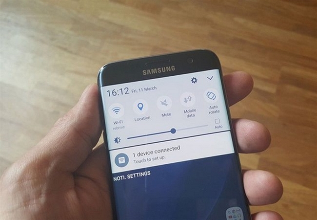 Samsung Galaxy S7 và S7 edge có khả năng chia sẽ kết nối Wi-Fi với thiết bị xung quanh