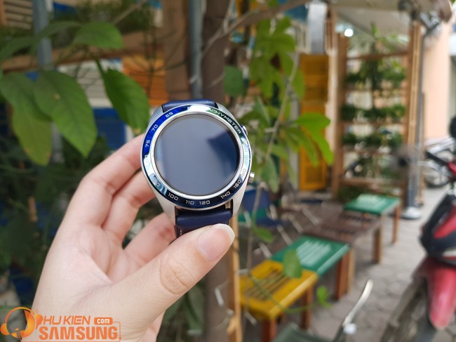 Trên tay đồng hồ Huawei honor magic watch viền xanh đẹp giá tốt