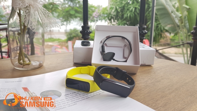 Vòng đeo tay thông minh Samsung Galaxy Fit e FullBox