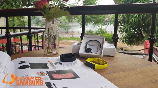 Vòng đeo tay thông minh Samsung Galaxy Fit e FullBox