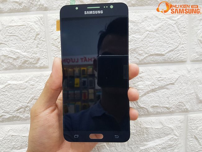 Thay màn hình nguyên khối Galaxy J7 2016