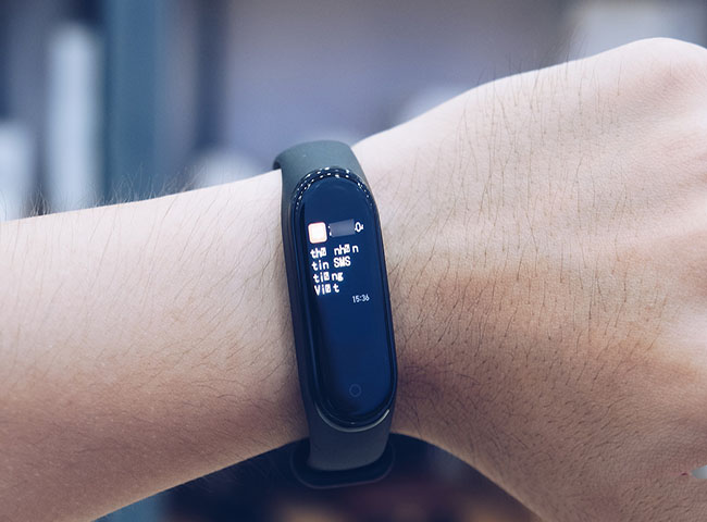 so sánh huawei band 4 với Miband 4