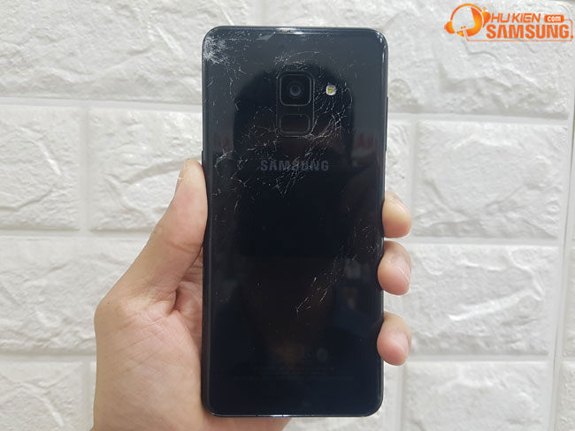 Thay nắp lưng Galaxy A8 2018 chính hãng