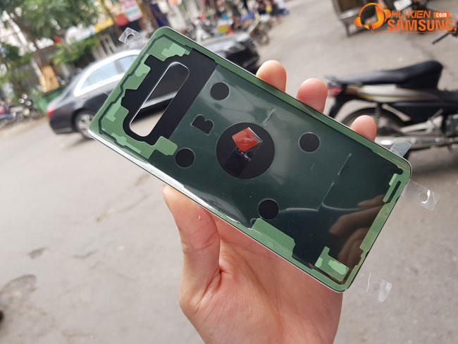 Thay nắp lưng Galaxy S10 Plus chính hãng