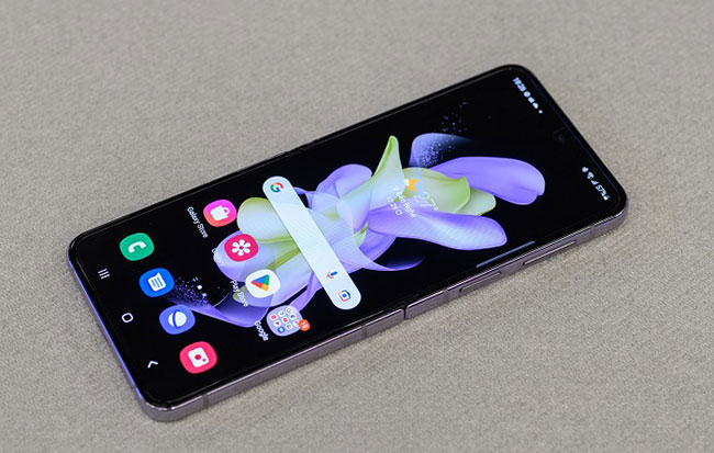 So sánh Galaxy Z Flip 4 và Galaxy Z Flip 3 có gì mới