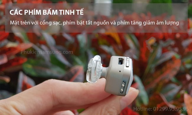 Cổng sạc trên tai nghe Plantronics EDGE SE