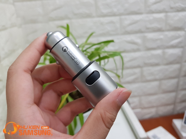 tẩu sạc nhanh trên oto chính hãng Xiaomi