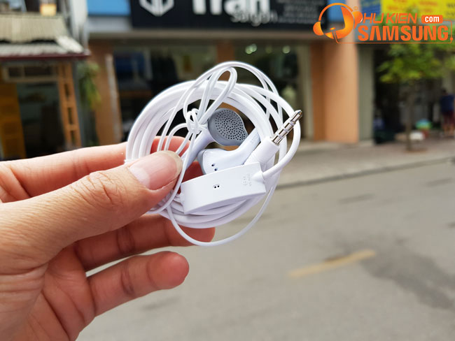 Tai nghe Samsung Galaxy J4 chính hãng