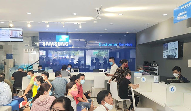 tahy màn hình Samsung ở TTBH hay cơ sở ngoài tốt