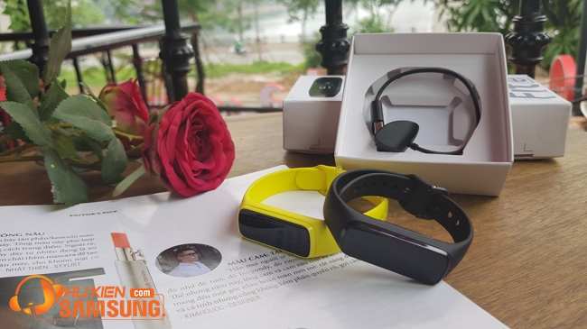 vòng đeo tay thông minh Samsung Galaxy Fit e